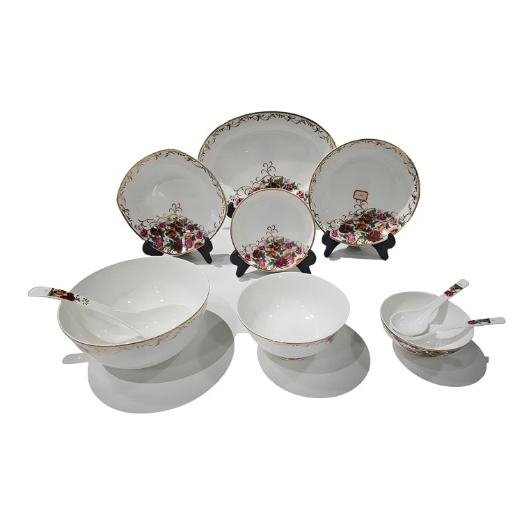 Vaisselle en porcelaine tendre rose en relief